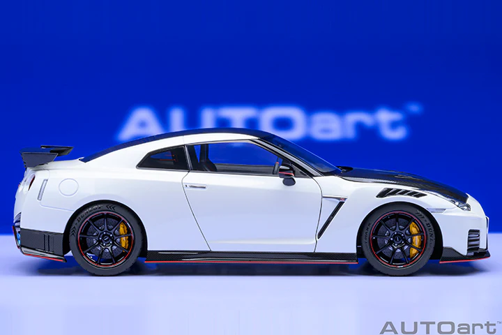 AUTOart 2022 Nissan Skyline GT-R (R35) Nismo Special Edition Brilliant White Pearl 1:18 - Image 24
