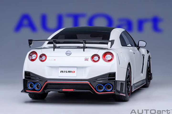AUTOart 2022 Nissan Skyline GT-R (R35) Nismo Special Edition Brilliant White Pearl 1:18 - Image 39
