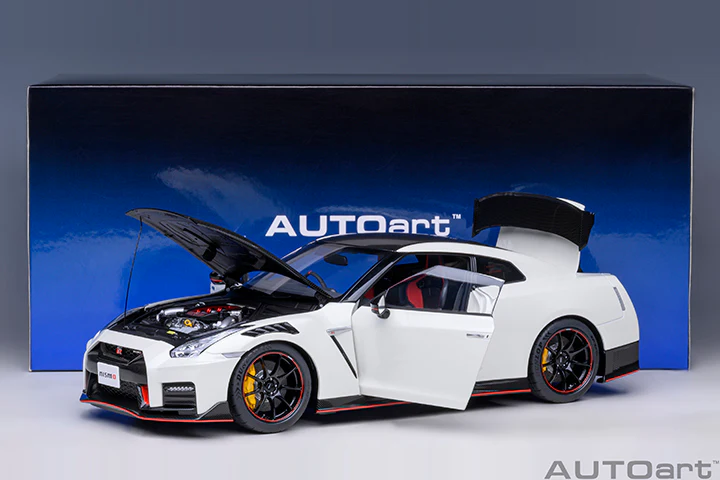 AUTOart 2022 Nissan Skyline GT-R (R35) Nismo Special Edition Brilliant White Pearl 1:18 - Image 40