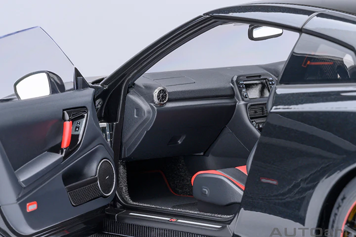 AUTOart 2022 Nissan Skyline GT-R (R35) Nismo Special Edition Meteor Flake Black Pearl 1:18 - Image 10
