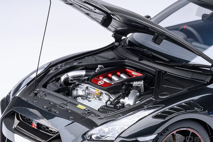 AUTOart 2022 Nissan Skyline GT-R (R35) Nismo Special Edition Meteor Flake Black Pearl 1:18 - Image 12