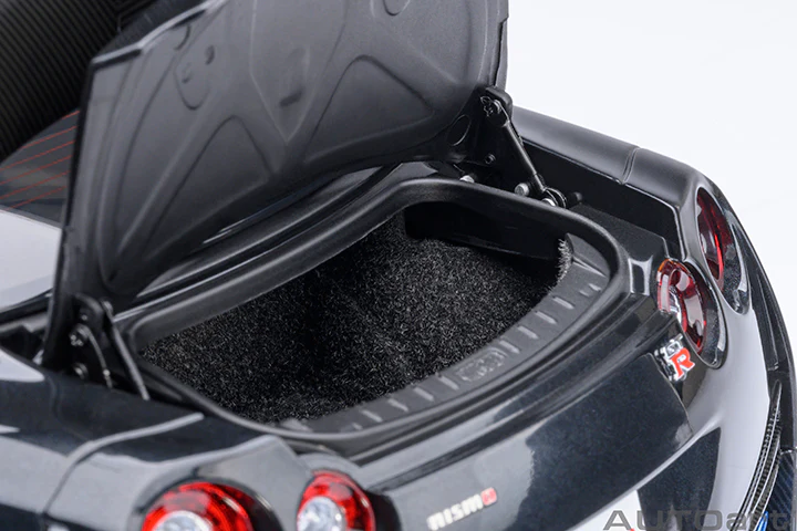AUTOart 2022 Nissan Skyline GT-R (R35) Nismo Special Edition Meteor Flake Black Pearl 1:18 - Image 13