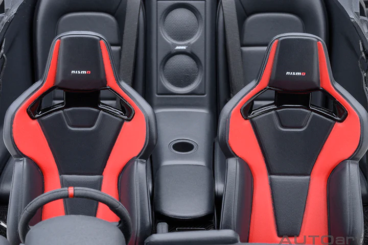 AUTOart 2022 Nissan Skyline GT-R (R35) Nismo Special Edition Meteor Flake Black Pearl 1:18 - Image 15