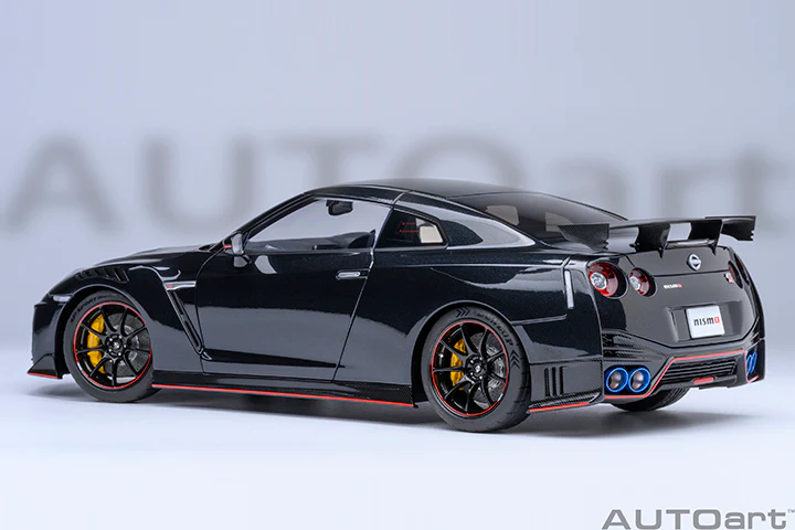 AUTOart 2022 Nissan Skyline GT-R (R35) Nismo Special Edition Meteor Flake Black Pearl 1:18 - Image 3