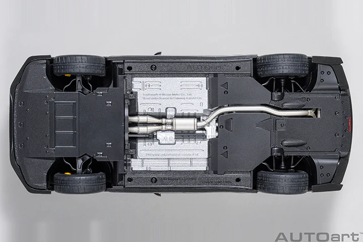 AUTOart 2022 Nissan Skyline GT-R (R35) Nismo Special Edition Meteor Flake Black Pearl 1:18 - Image 9