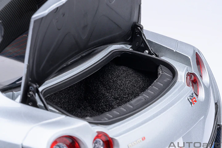 AUTOart 2022 Nissan Skyline GT-R (R35) Nismo Special Edition Ultimate Metal Silver 1:18 - Image 12