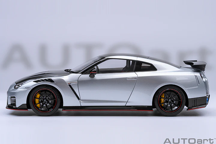 AUTOart 2022 Nissan Skyline GT-R (R35) Nismo Special Edition Ultimate Metal Silver 1:18 - Image 3