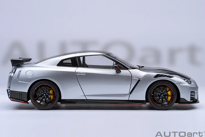 AUTOart 2022 Nissan Skyline GT-R (R35) Nismo Special Edition Ultimate Metal Silver 1:18 - Image 4
