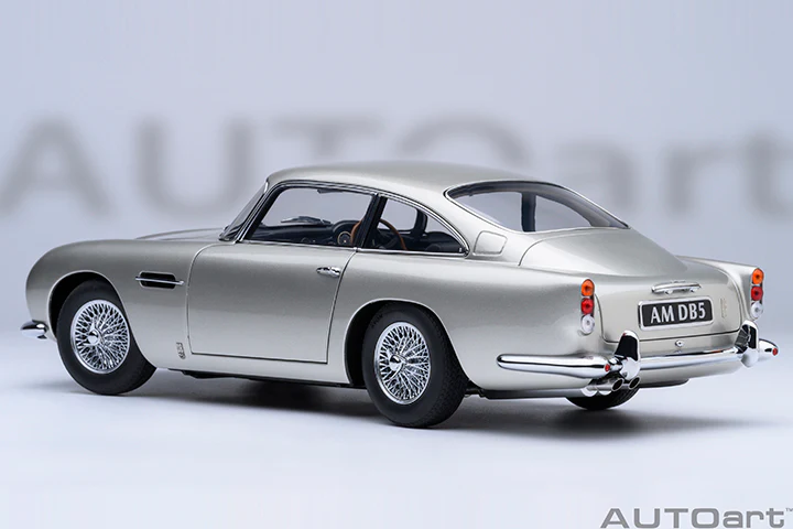 AUTOart Aston Martin DB5 Birch Silver 1:18 - Image 2