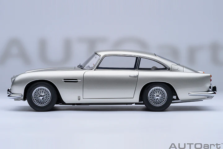 AUTOart Aston Martin DB5 Birch Silver 1:18 - Image 3