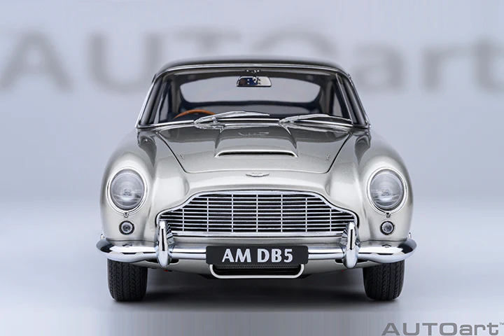 AUTOart Aston Martin DB5 Birch Silver 1:18 - Image 5