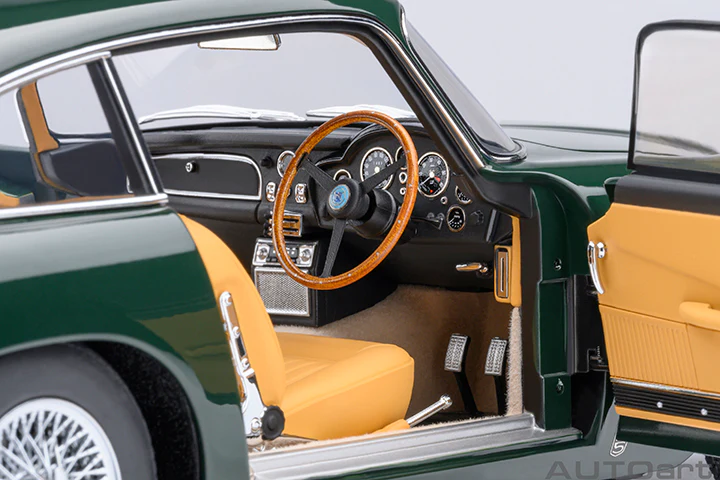 AUTOart Aston Martin DB5 British Racing Green 1:18 - Image 10