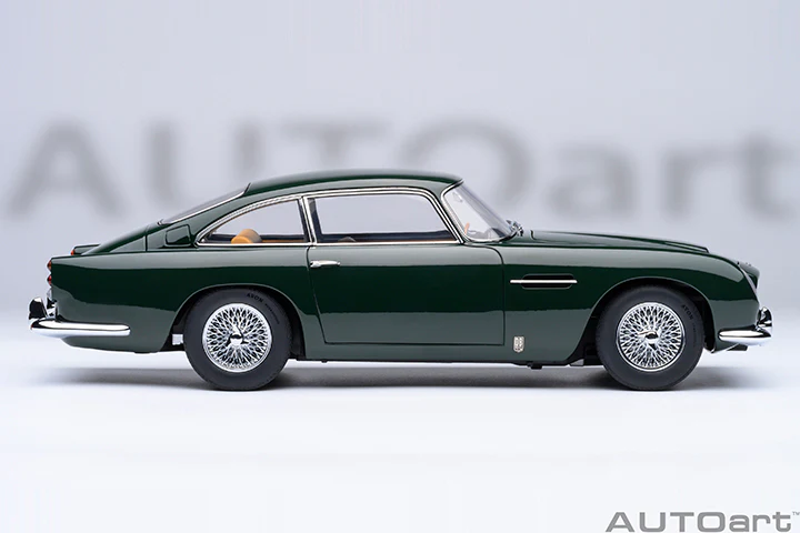 AUTOart Aston Martin DB5 British Racing Green 1:18 - Image 4