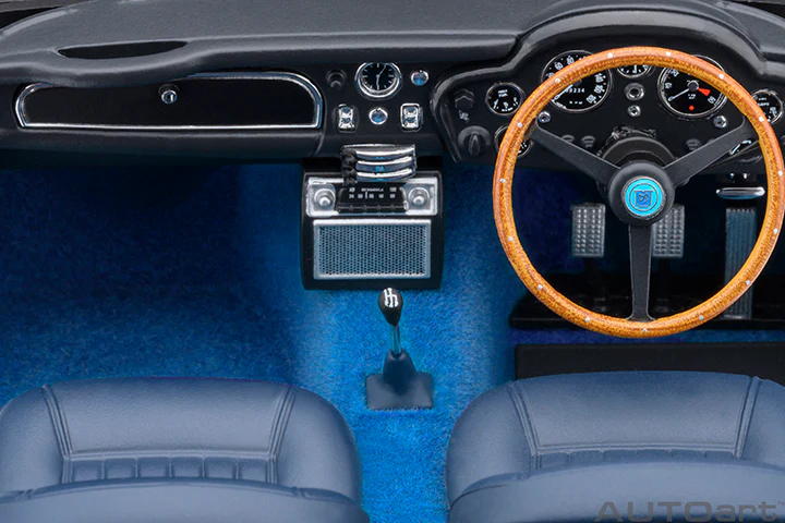 AUTOart Aston Martin DB5 Caribbean Pearl Blue 1:18 - Image 15