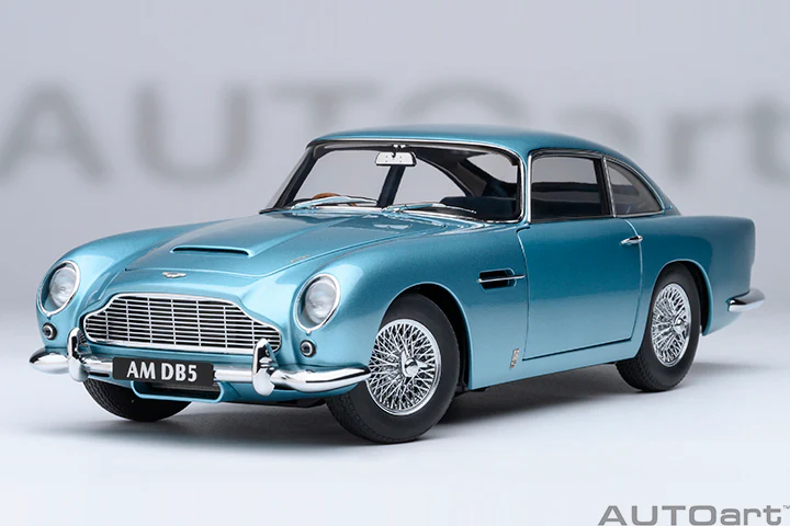 AUTOart Aston Martin DB5 Caribbean Pearl Blue 1:18 - Image 19