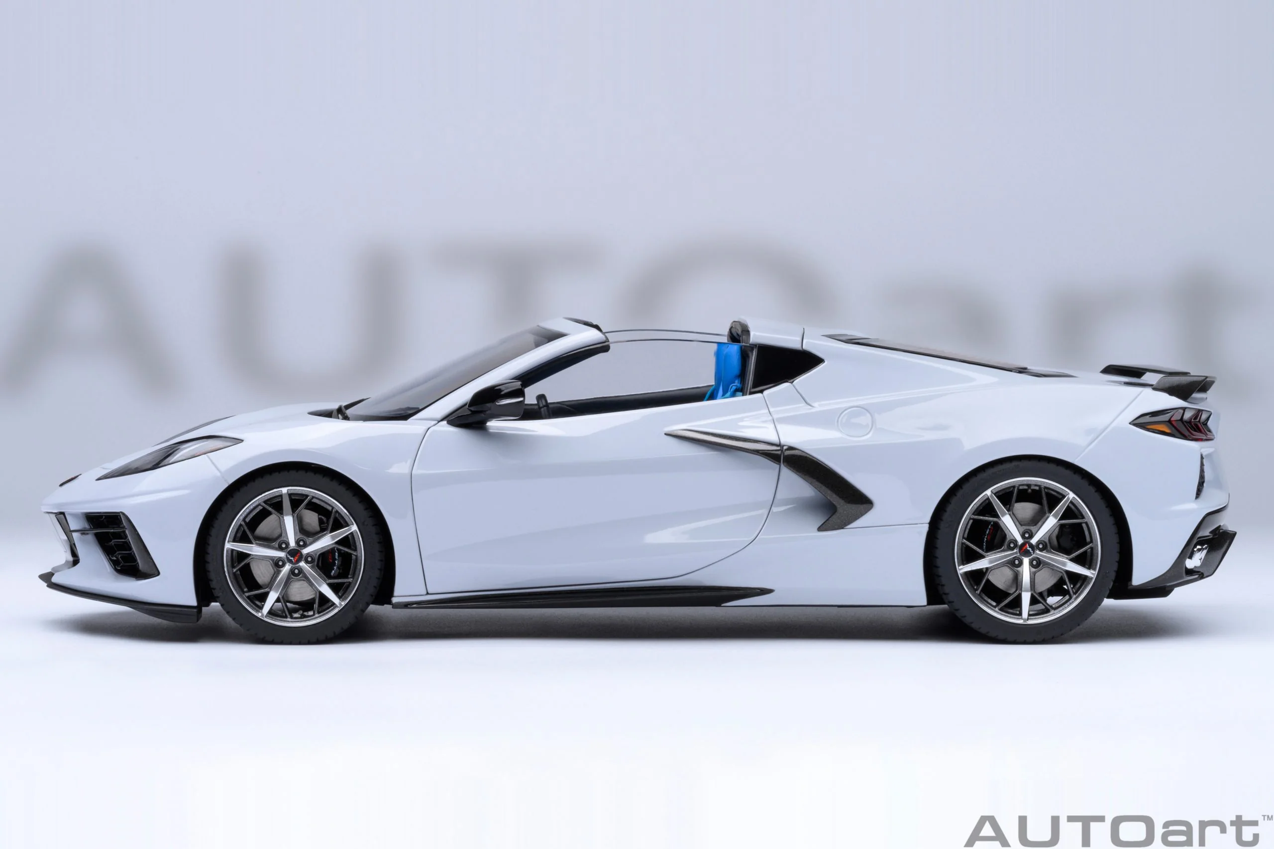 AUTOart 2020 Chevy Corvette C8 Z51 Ceramic Matrix Grey Metallic 1:18 - Image 5