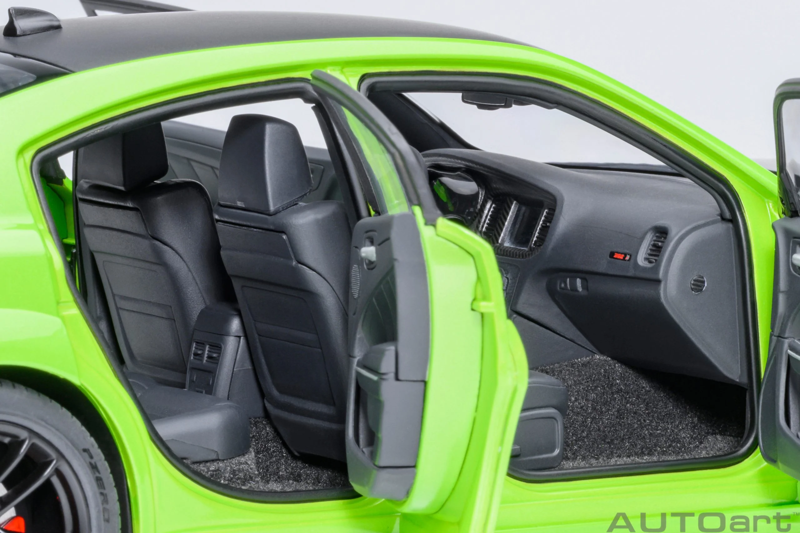 AUTOart Dodge Charger R/T Scat Pack Widebody Sublime Green 1:18 - Image 9