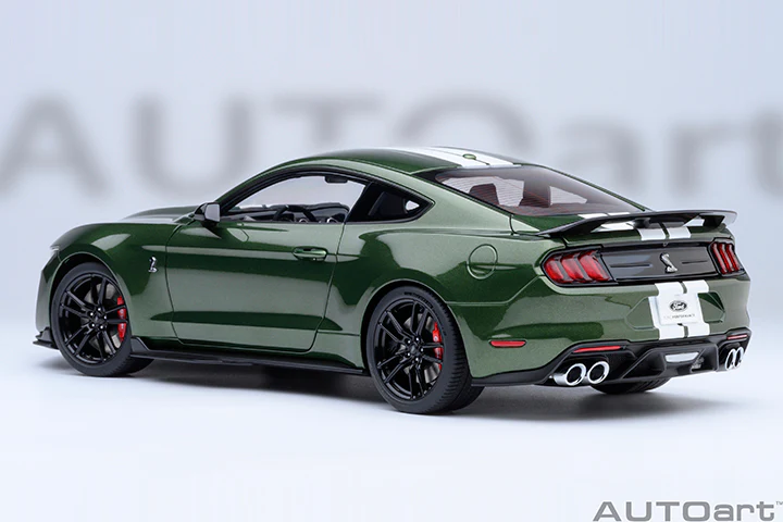 AUTOart Ford Shelby Mustang GT500 Eruption Green 1:18 - Image 2