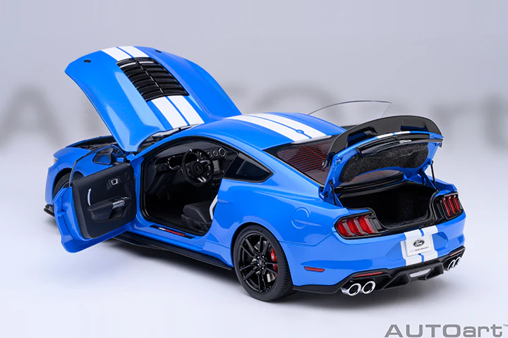 AUTOart Ford Shelby Mustang GT500 Grabber Blue 1:18 - Image 18