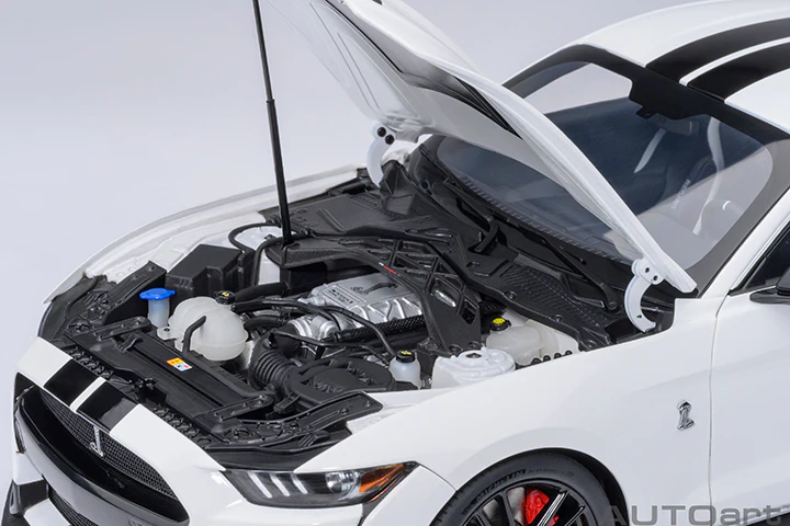 AUTOart Ford Shelby Mustang GT500 Oxford White 1:18 - Image 12