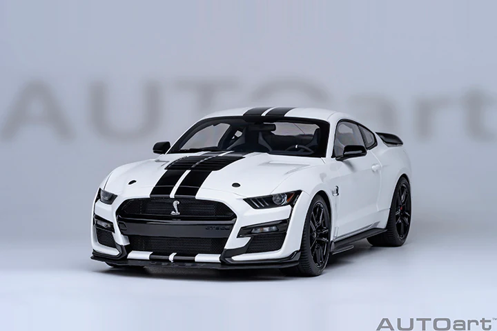AUTOart Ford Shelby Mustang GT500 Oxford White 1:18 - Image 4