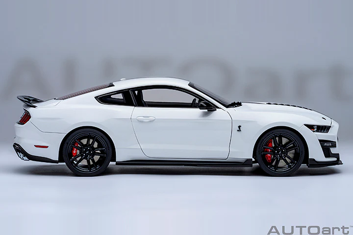 AUTOart Ford Shelby Mustang GT500 Oxford White 1:18 - Image 5