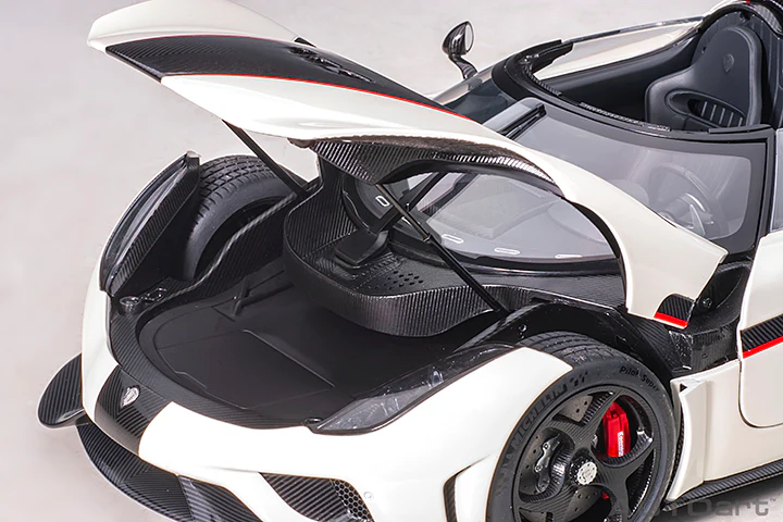 AUTOart Koenigsegg Regera White w/ Carbon Black and Red Accents 1:18 - Image 10