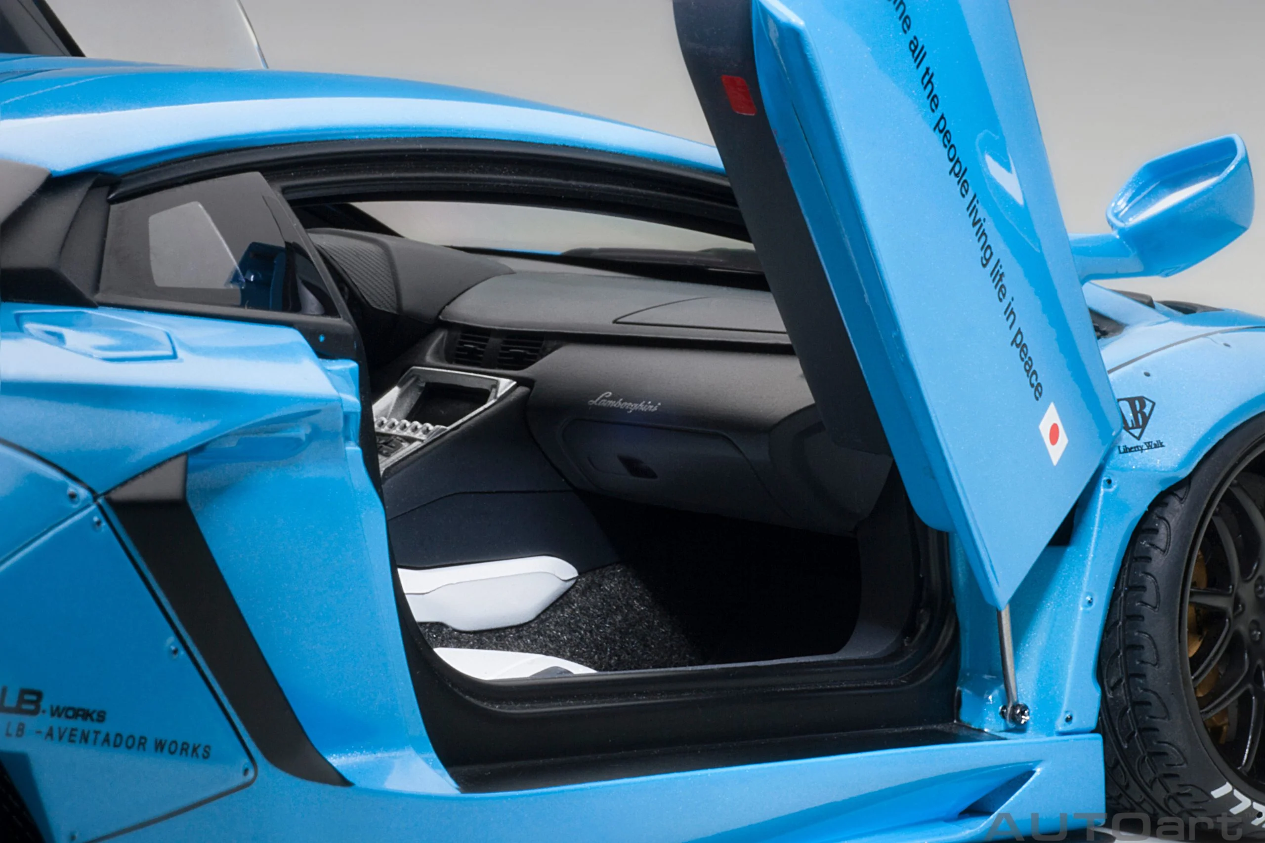 AUTOart Lamborghini Aventador LB Works Metallic Sky Blue 1:18 - Image 10