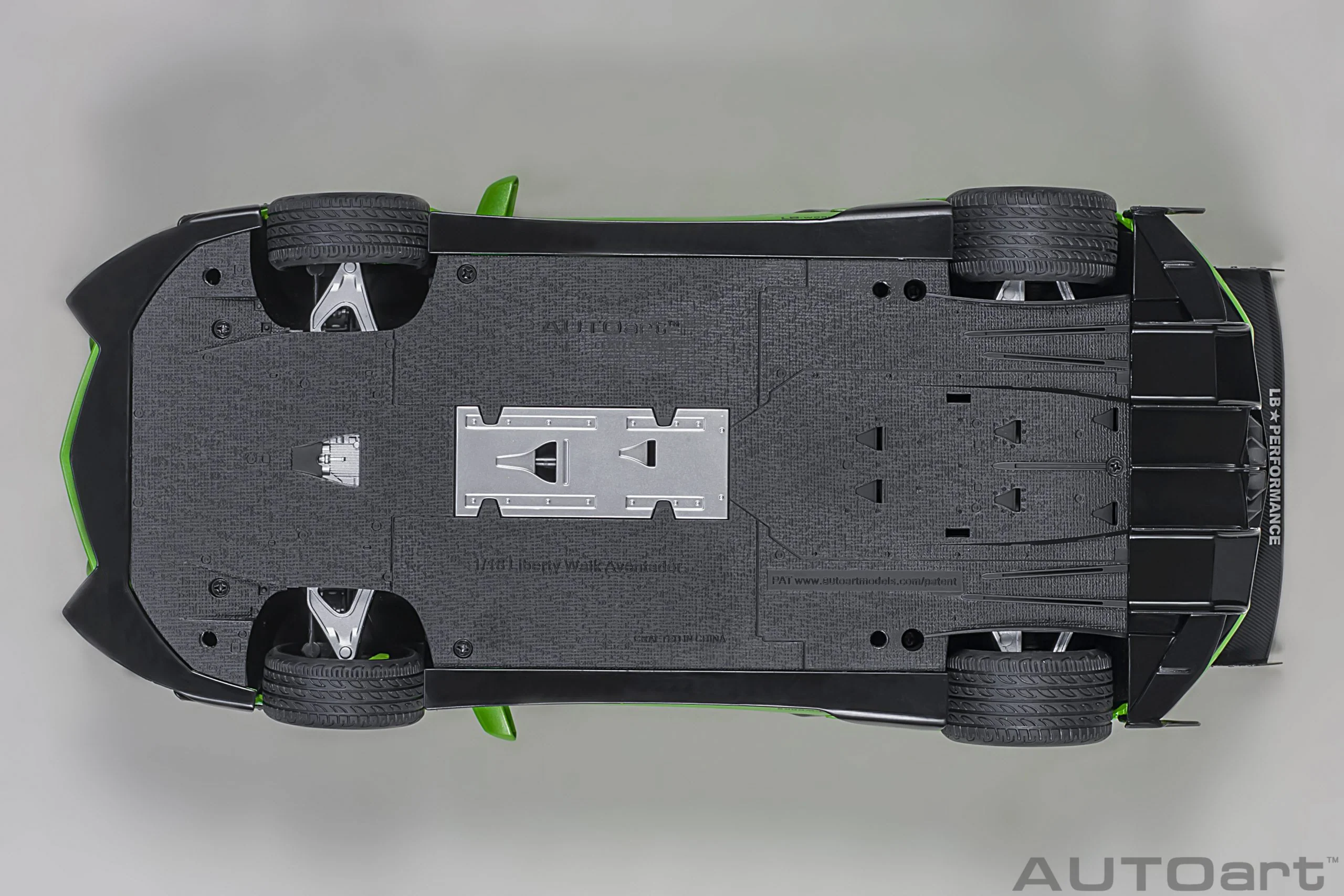 AUTOart Lamborghini Aventador Liberty Walk LB-Works, Limited Edition, Pearl Green 1:18 - Image 8