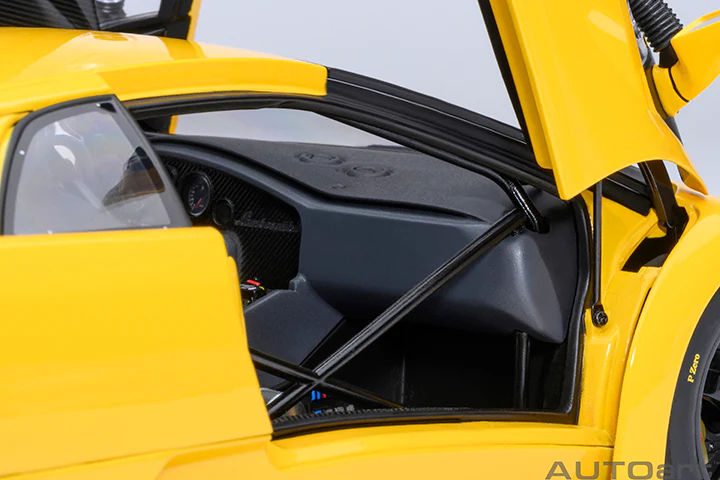 AUTOart Lamborghini Diablo GTR Superfly Yellow 1:18 - Image 10