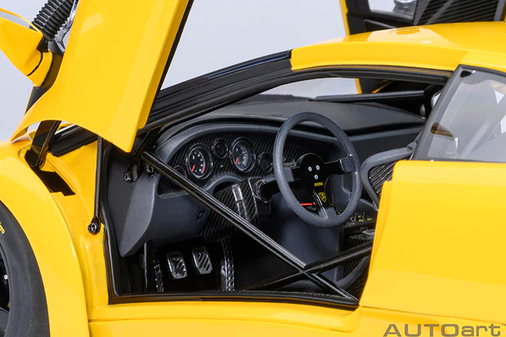 AUTOart Lamborghini Diablo GTR Superfly Yellow 1:18 - Image 9