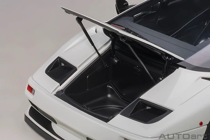 AUTOart Lamborghini Diablo SV-R Impact White 1:18 - Image 11