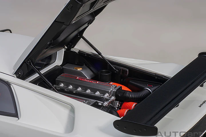 AUTOart Lamborghini Diablo SV-R Impact White 1:18 - Image 12