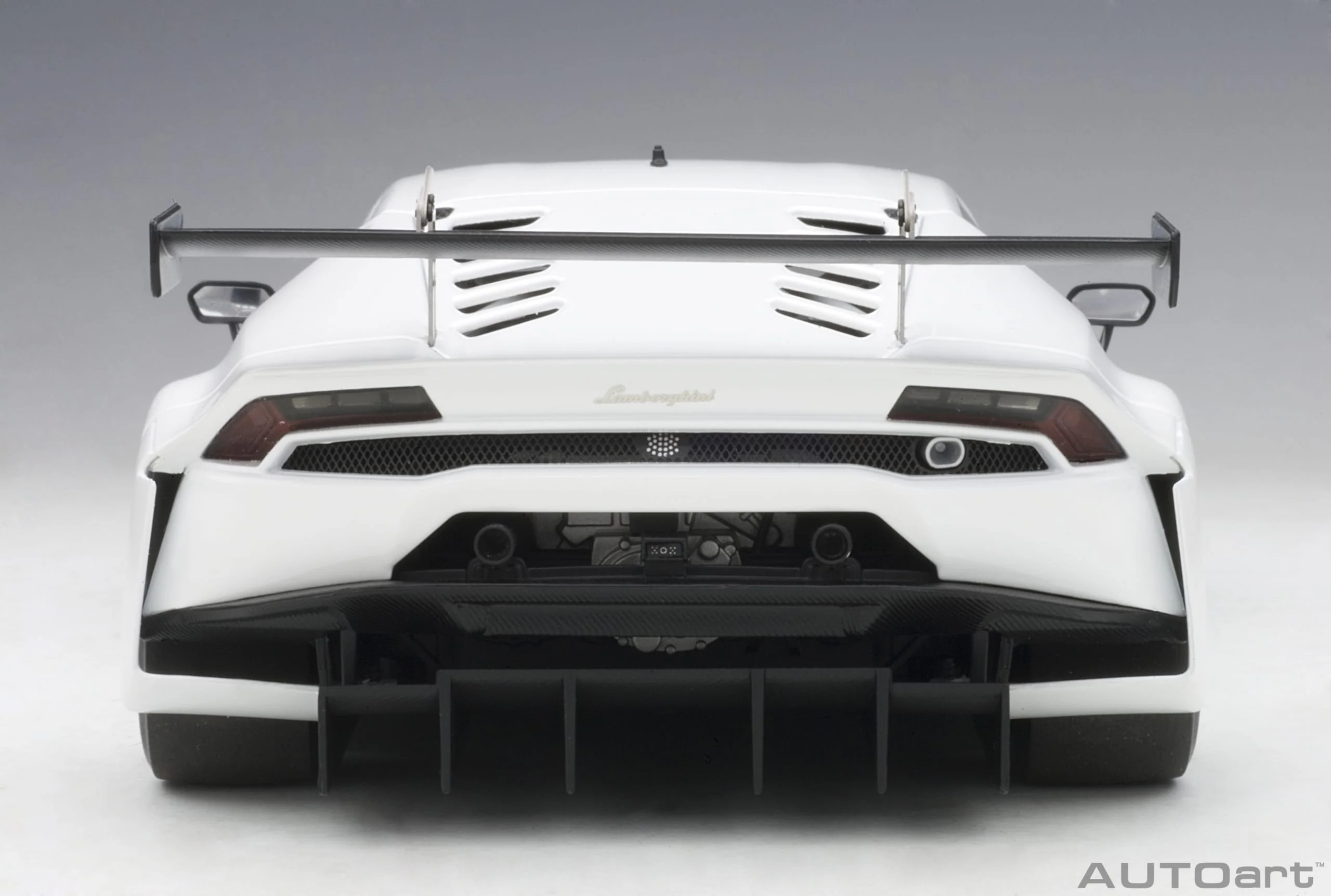 AUTOart Lamborghini Huracan GT3 Plain Body Version Blanco Isis (Solid White) 1:18 - Image 6