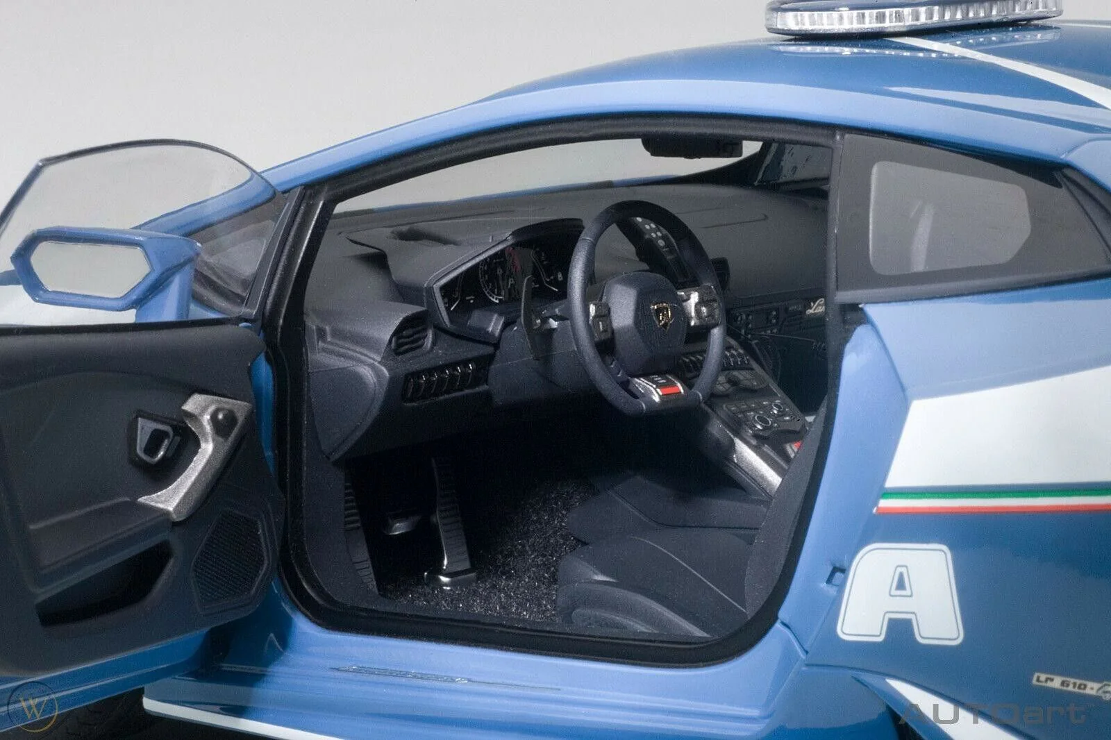 AUTOart 2014 Lamborghini Huracan LP610 Police Car Polizia Italiana 1:18 - Image 4