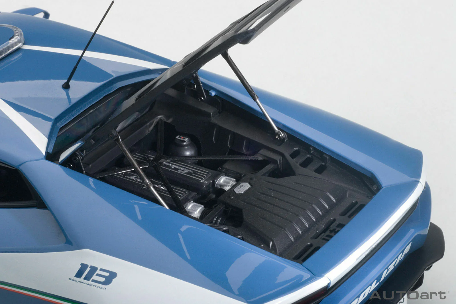 AUTOart 2014 Lamborghini Huracan LP610 Police Car Polizia Italiana 1:18 - Image 6