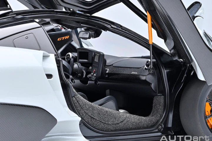 AUTOart Mclaren Senna GTR Silica White 1:18 - Image 10