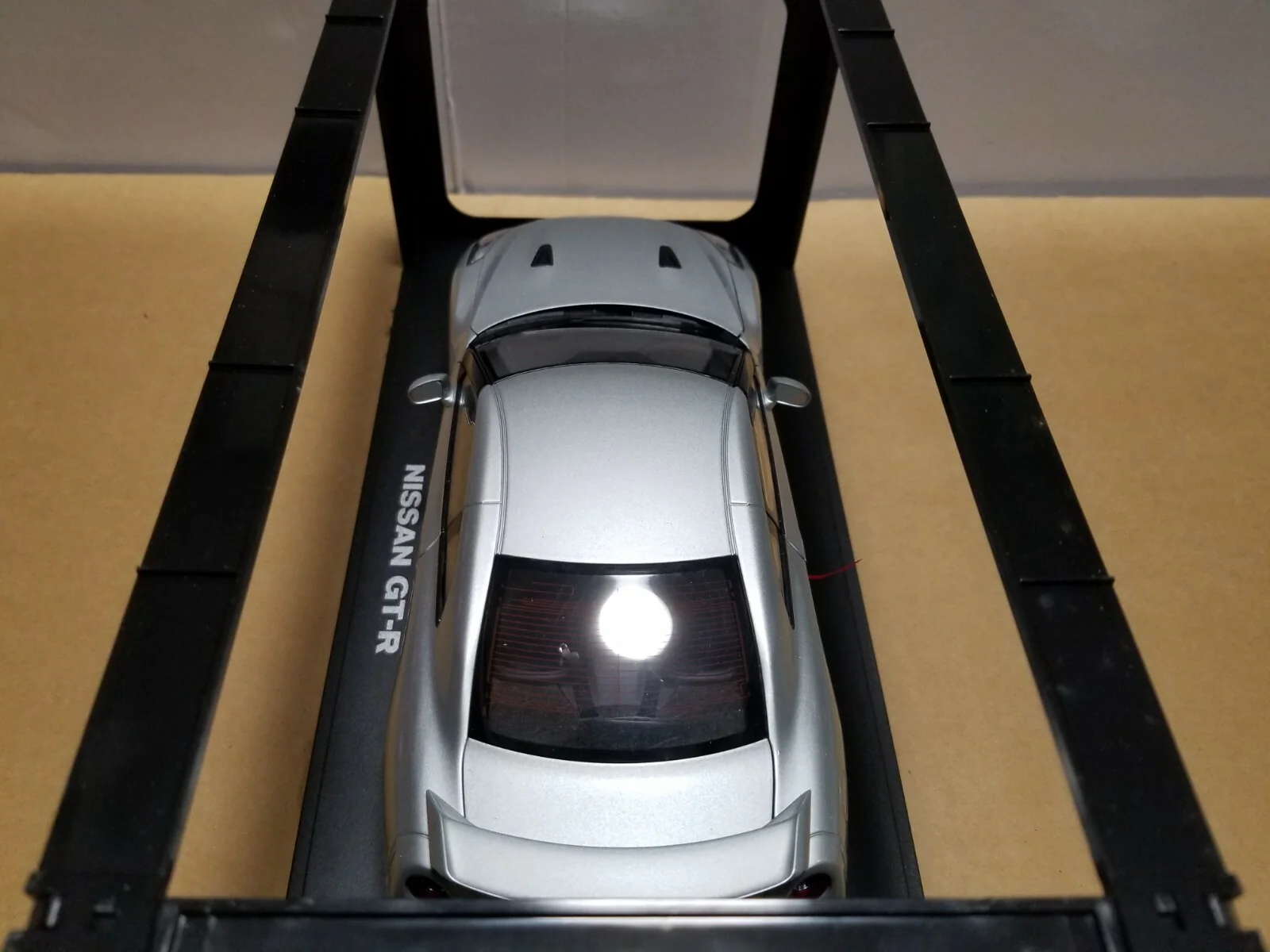 AUTOart Millennium Nissan Skyline GT-R (R35) Ultimate Metal Silver 1:18 - Image 10