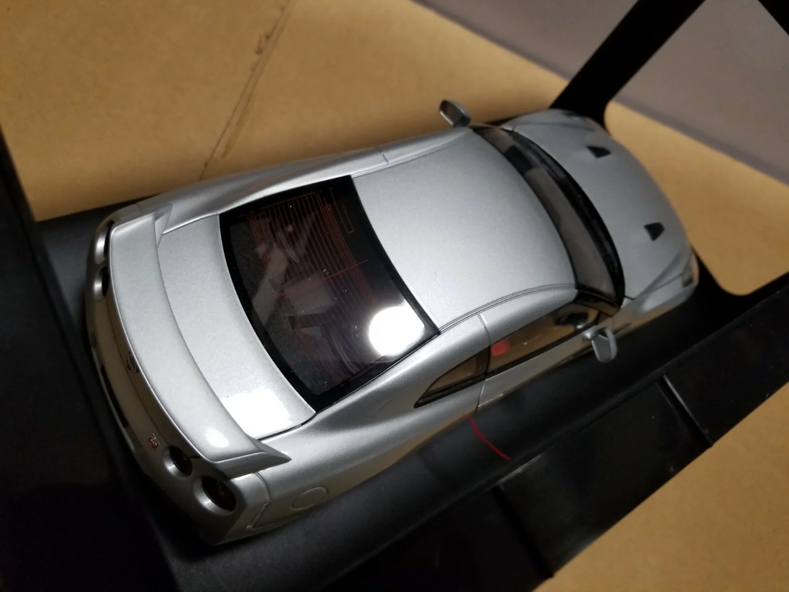 AUTOart Millennium Nissan Skyline GT-R (R35) Ultimate Metal Silver 1:18 - Image 8