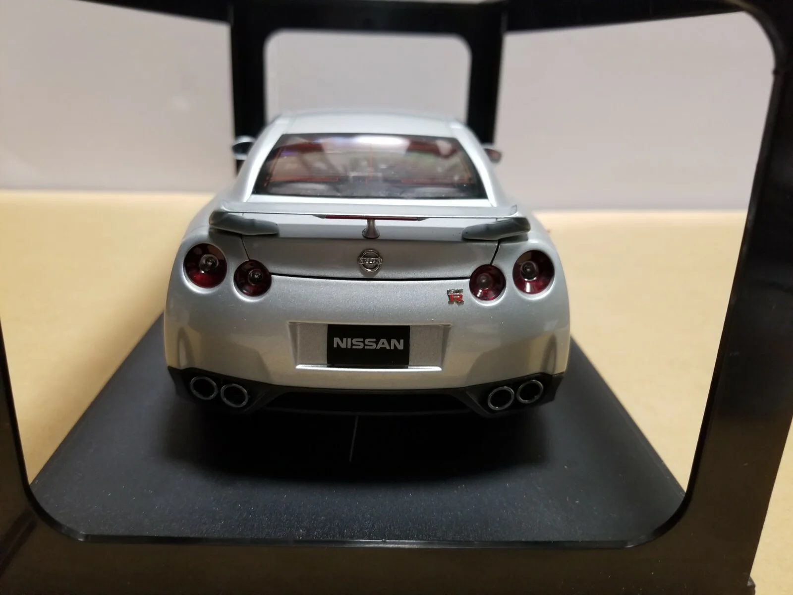 AUTOart Millennium Nissan Skyline GT-R (R35) Ultimate Metal Silver 1:18 - Image 9
