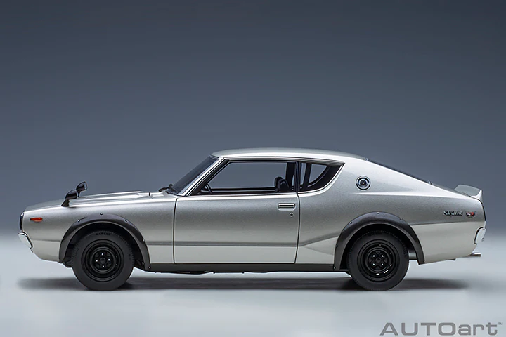 AUTOart Nissan Skyline 2000 GT-R (KPGC110) Standard Version Silver 1:18 - Image 3