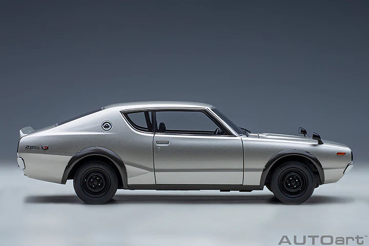 AUTOart Nissan Skyline 2000 GT-R (KPGC110) Standard Version Silver 1:18 - Image 4