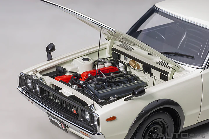 AUTOart Nissan Skyline 2000 GT-R (KPGC110) Standard Version White 1:18 - Image 11