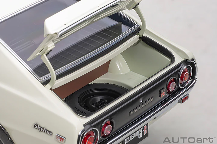 AUTOart Nissan Skyline 2000 GT-R (KPGC110) Standard Version White 1:18 - Image 12