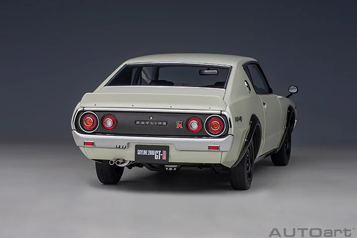 AUTOart Nissan Skyline 2000 GT-R (KPGC110) Standard Version White 1:18 - Image 17