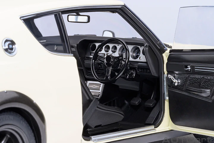 AUTOart Nissan Skyline 2000 GT-R (KPGC110) Z-Tune White 1:18 - Image 10
