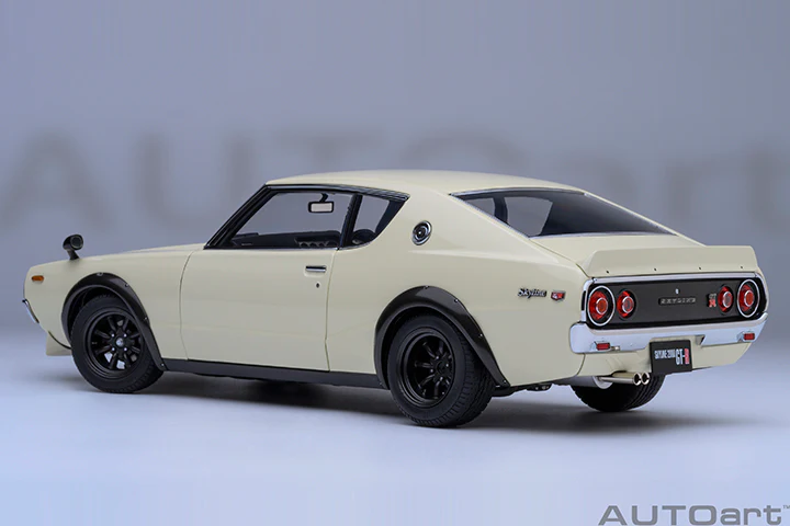 AUTOart Nissan Skyline 2000 GT-R (KPGC110) Z-Tune White 1:18 - Image 2