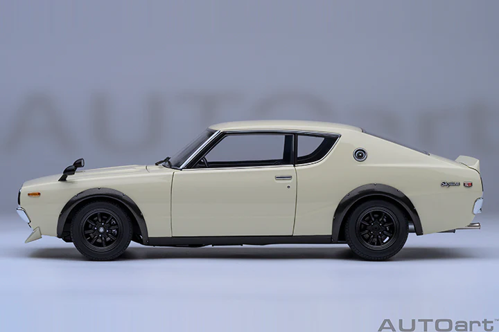 AUTOart Nissan Skyline 2000 GT-R (KPGC110) Z-Tune White 1:18 - Image 3