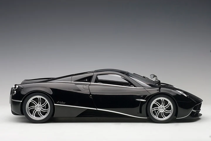 AUTOart Pagani Huayra Gloss Black & Silver Stripes w/ Silver Wheels 1:12 - Image 5