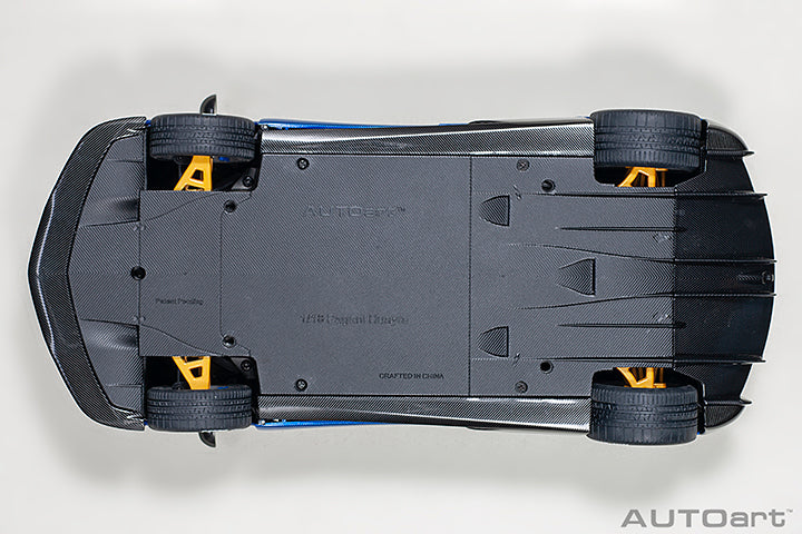 AUTOart Pagani Huayra Roadster Tricolor Blue Carbon Fiber (Full Body) 1:18 - Image 8